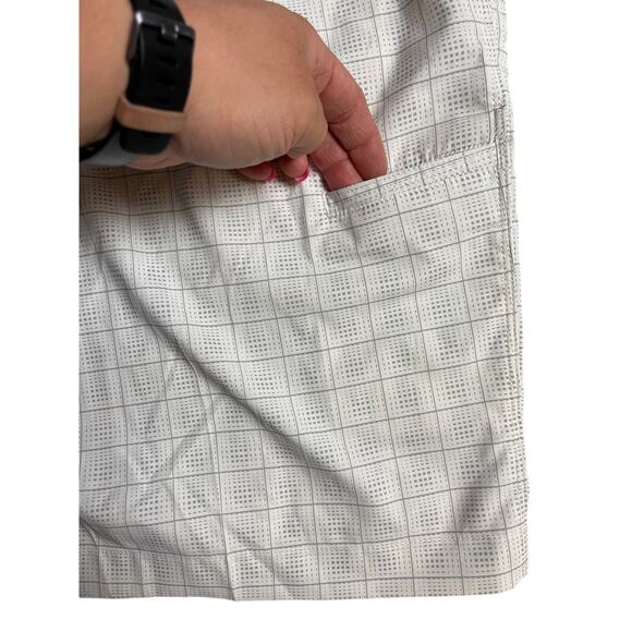 Men’s PGA Tour White & Gray Checked 10” Inseam Flat Front Golf Shirts Size 38 - Picture 7 of 7